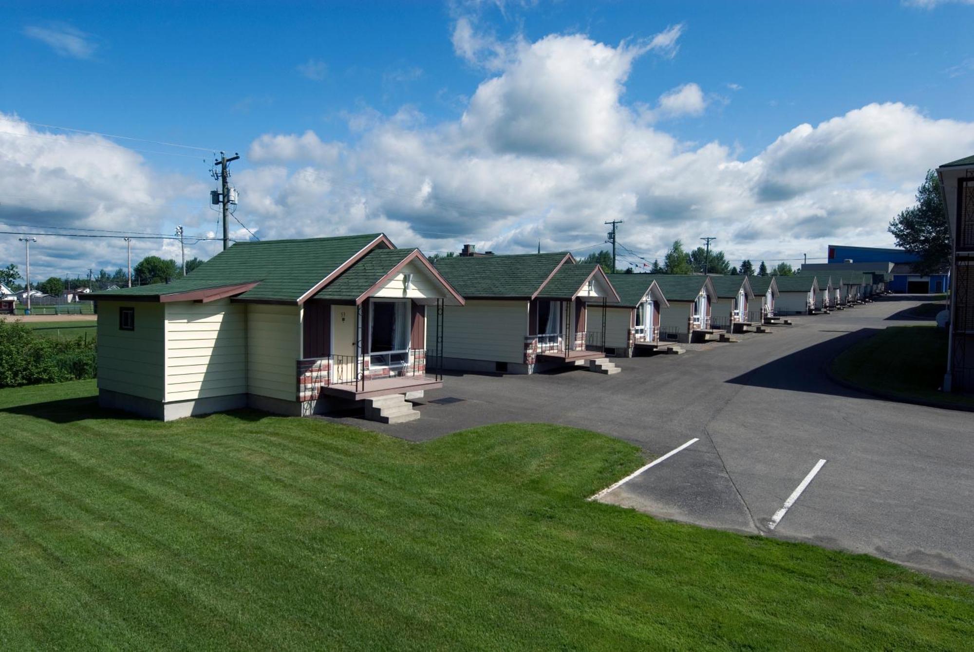 Daigle'S Motel Saint Leonard Exterior photo